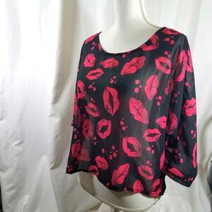 Ali & Kris Lips Top M